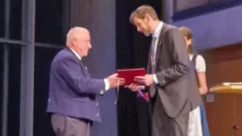 Übergabe der Bürgermedaille durch Herrn 1. Bürgermeister Patrick Janik an Hans Raphael