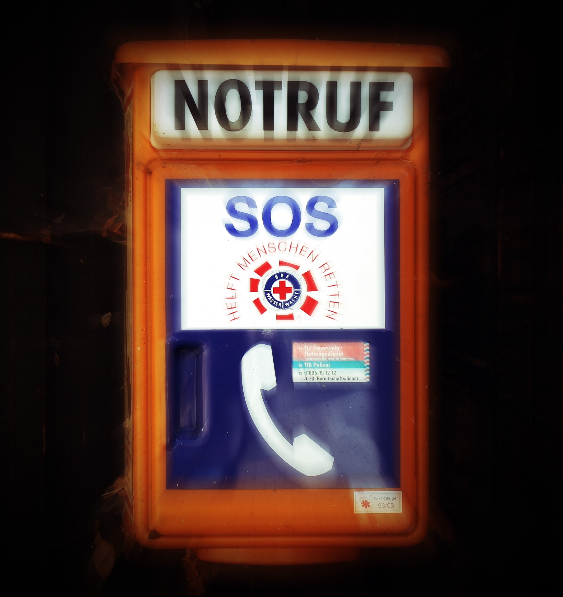 emergency-telephone-326549_1920